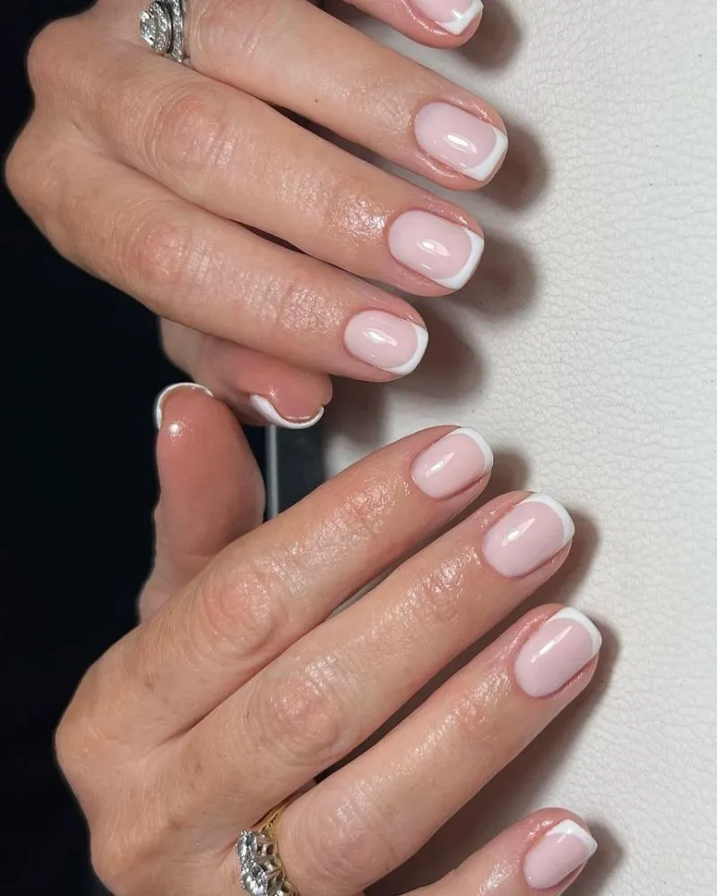 White French manicure ideas with Easy to do at home French inspo