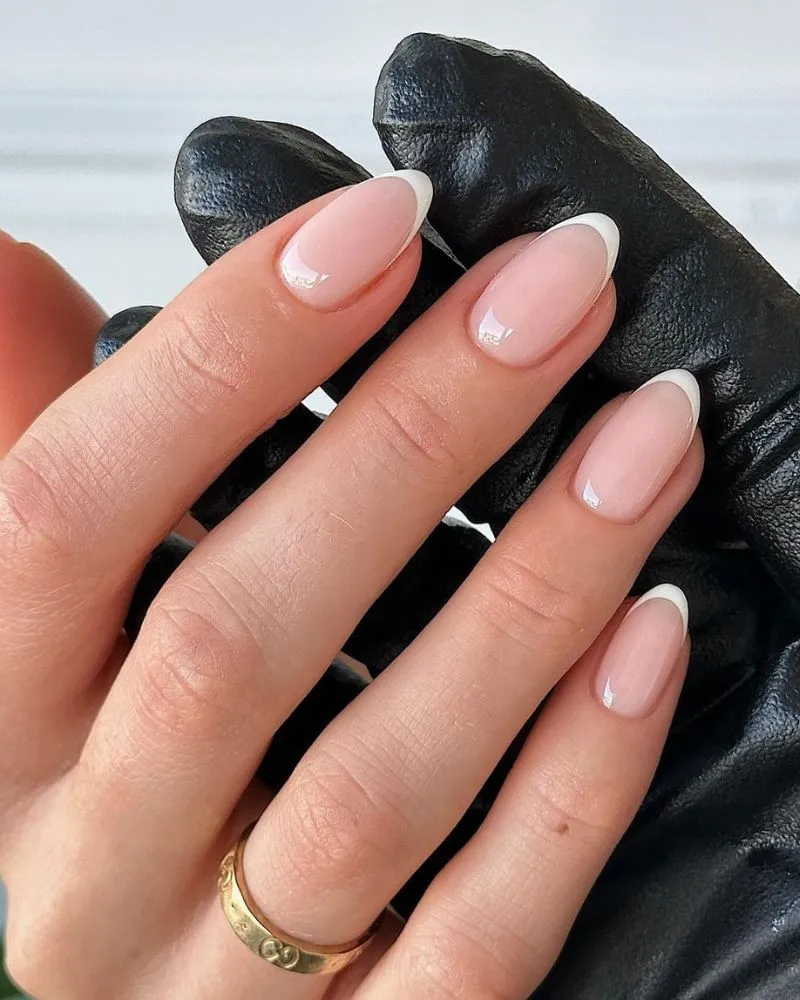 White French manicure ideas with Natural-looking slim French