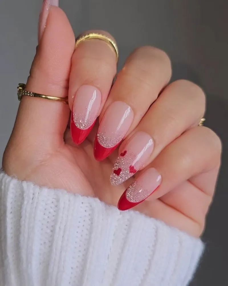  A bold and stylish French manicure featuring classic red tips for a striking look.