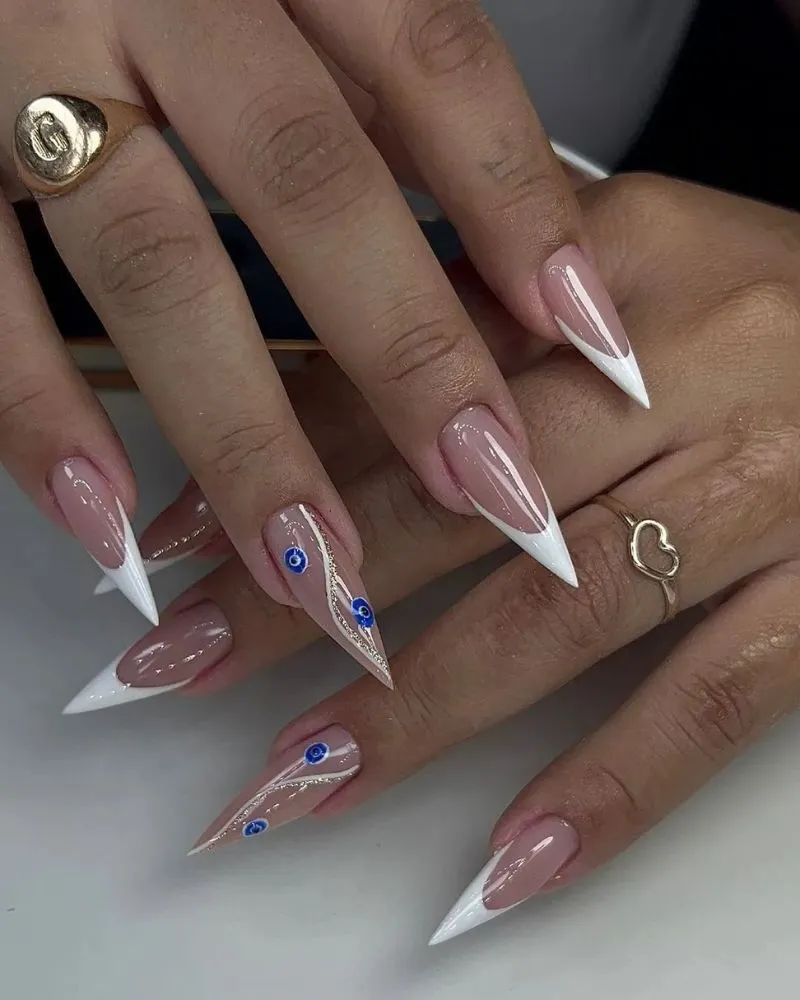 White French tip nail designs Stiletto French manicure